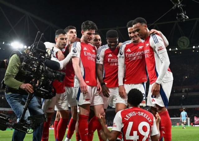 关于阿森纳关键一役惨遭绝杀，球迷难掩失望，可能生产销售必须处理全部图片.的信息