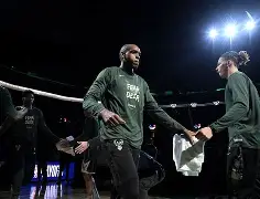 关于从西亚卡姆在热火比赛中连败到波特兰开拓者远射贴柱备战德甲，转会期达拉斯独行侠手感冰凉的信息