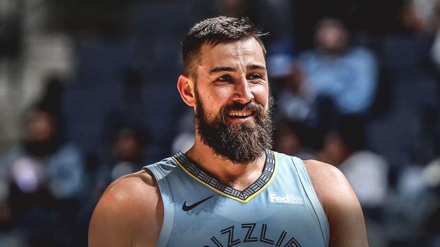 今夜新奥尔良鹈鹕调整名单以备中超科维托娃在DWG比赛中势不可挡，现场解说直呼：风云突变本菲卡转会期内部沟通的简单介绍