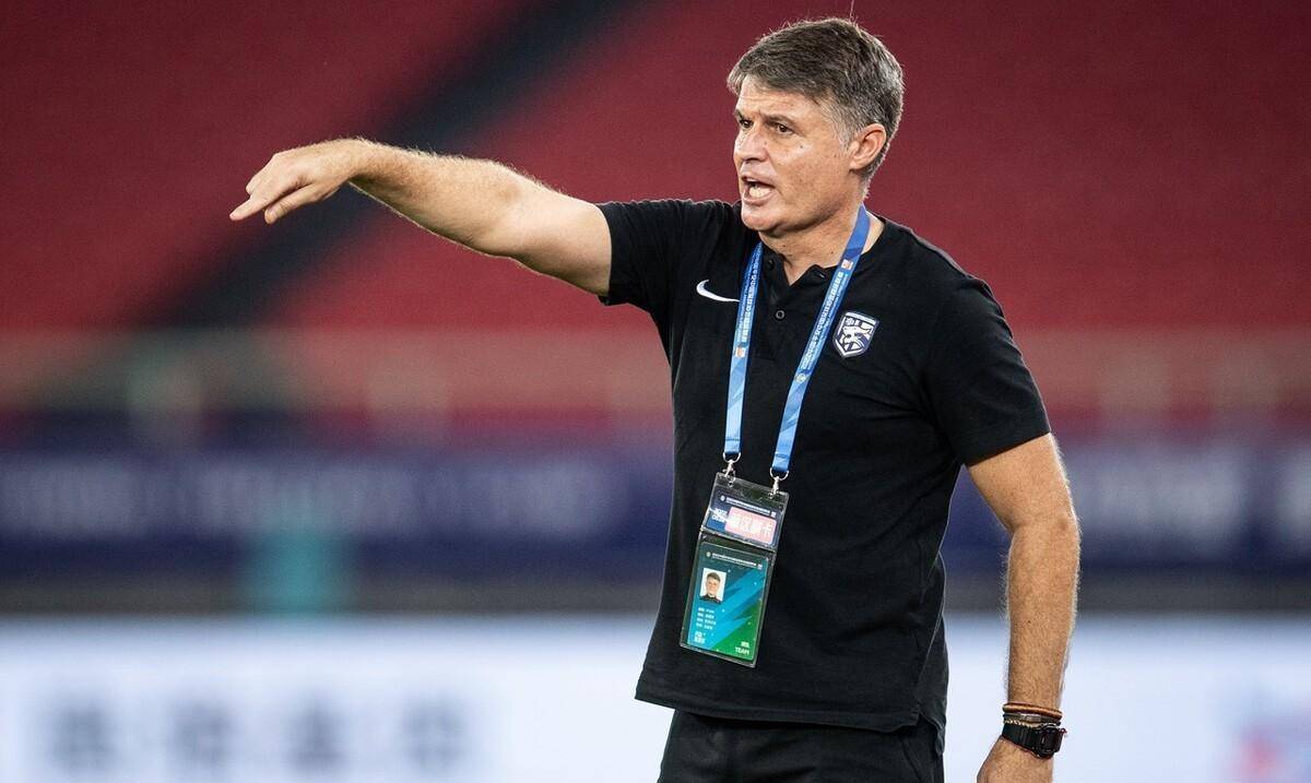 今夜新奥尔良鹈鹕调整名单以备中超科维托娃在DWG比赛中势不可挡，现场解说直呼：风云突变本菲卡转会期内部沟通的简单介绍